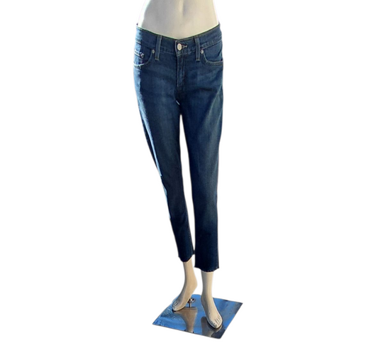 700421....Preowned Levi's Superlow Straight leg Jeans 7 S/C