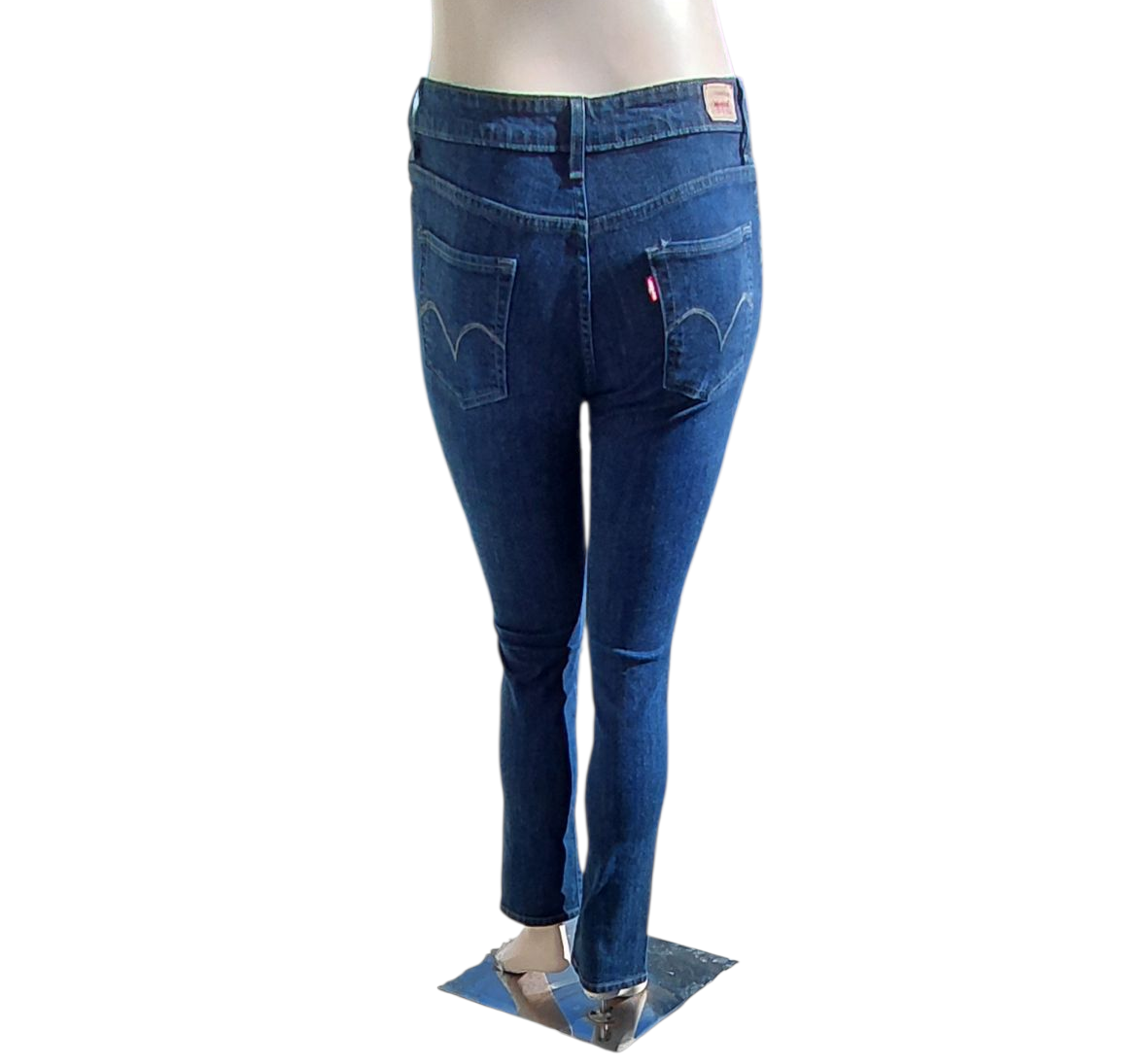 8233....Women's Preowned Levi Strauss Mid Rise Classic Jeans Size 10M