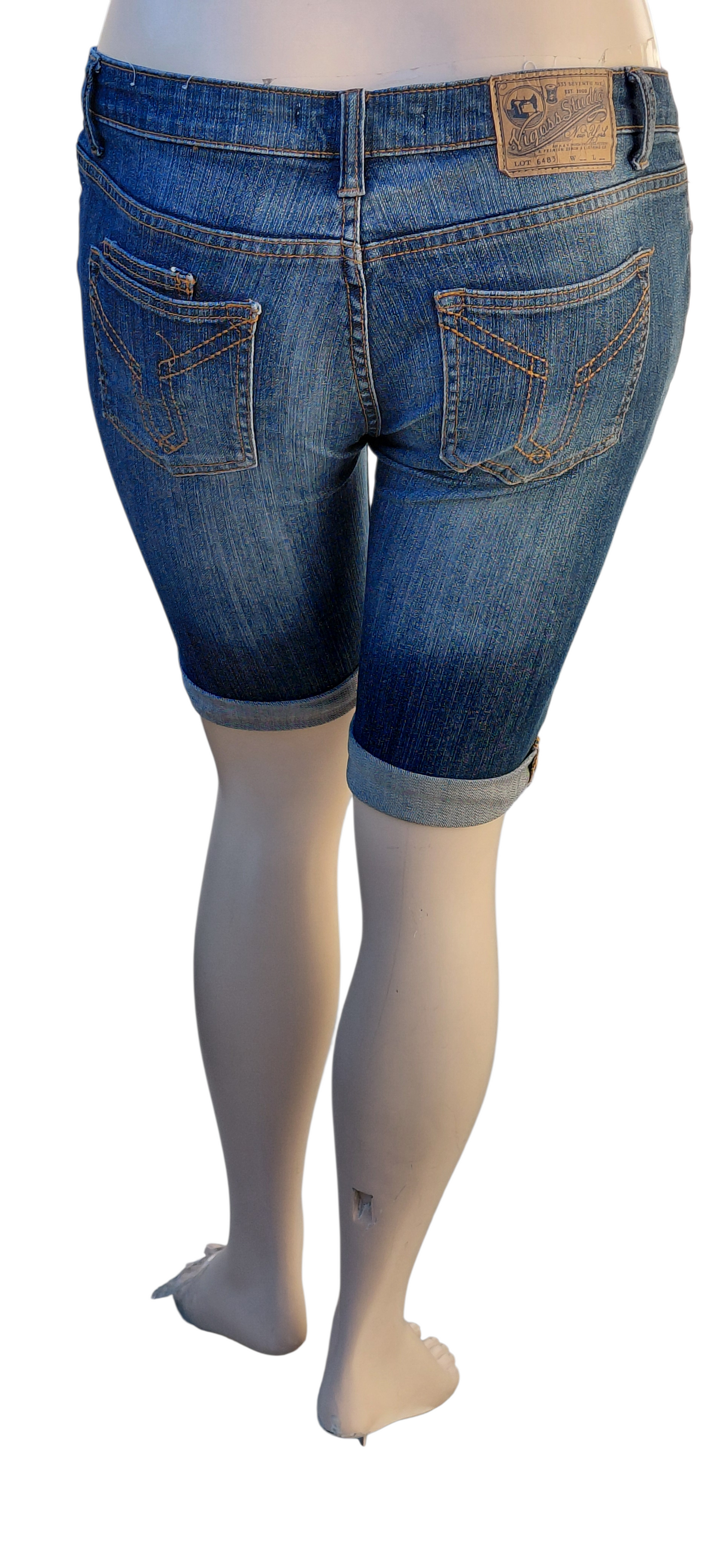 7025A....Women's Vigoss Denim Shorts Size 30