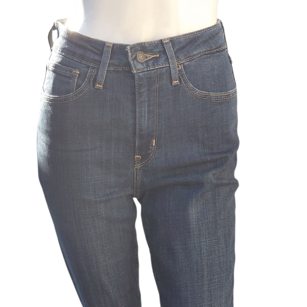 69584....Preowned Levi's 721 High Rise Skinny Jeans Size 28