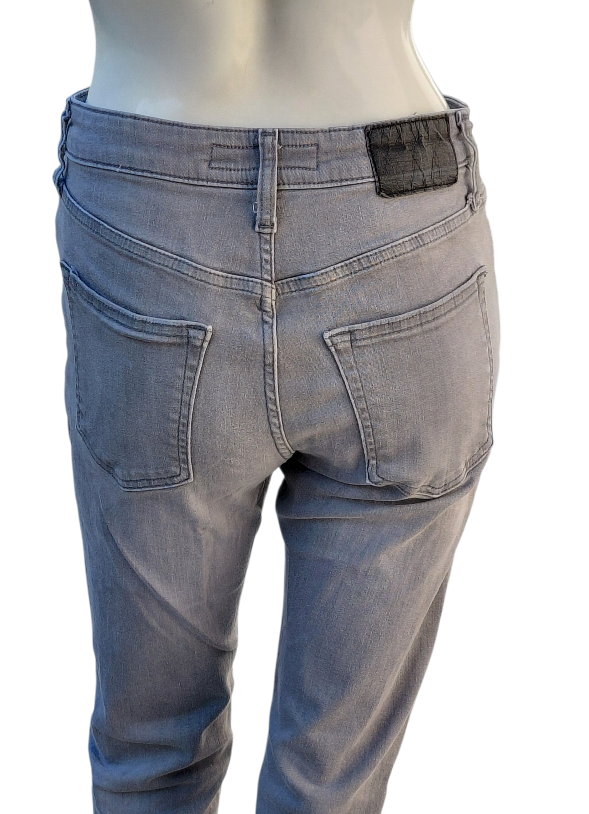 8239.....Preowned Women's Gray Express Slim Straight Jeans Size 28X32