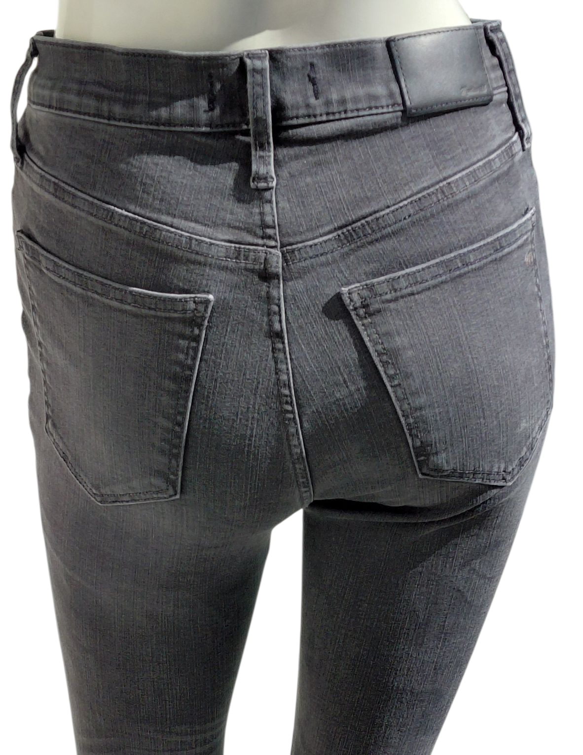 9331....Women's Preowned Madewell Skinny  Jeans Size 26, 27" Inseam, 9" Rise