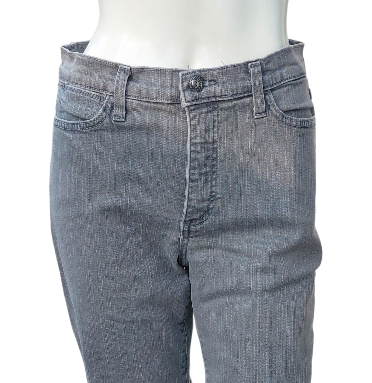 4455....Preowned Gray Ankle Crop Jeans Size 6