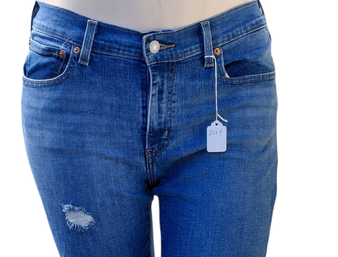 8264...Women's Preowned Levi's Boyfriend Jeans Size 31