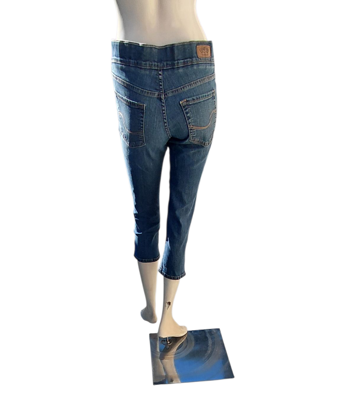 7003932...Preowned Levi Strauss & Co Pull-On Misses Size 4