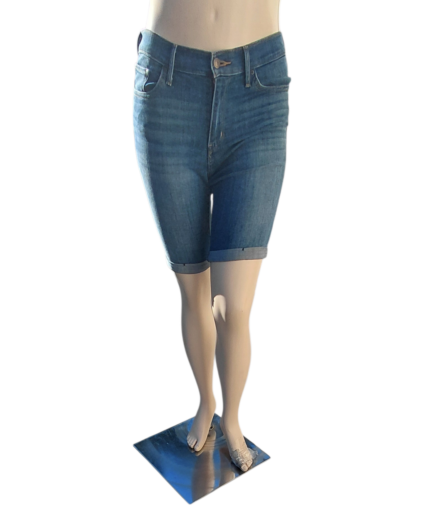 7023A....Women's Denim Levi's Shorts Size 31