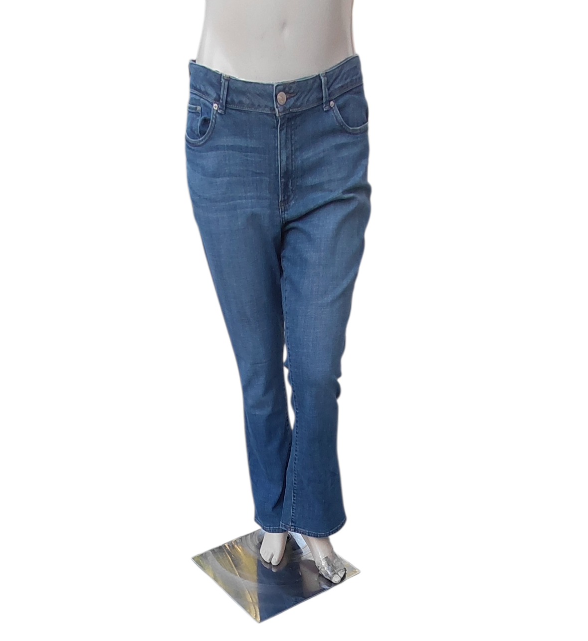 588428...Preowned Lee Modern Series Curvy Bootcut Size 18 Medium, W34" 30"Inseam 11"Rise
