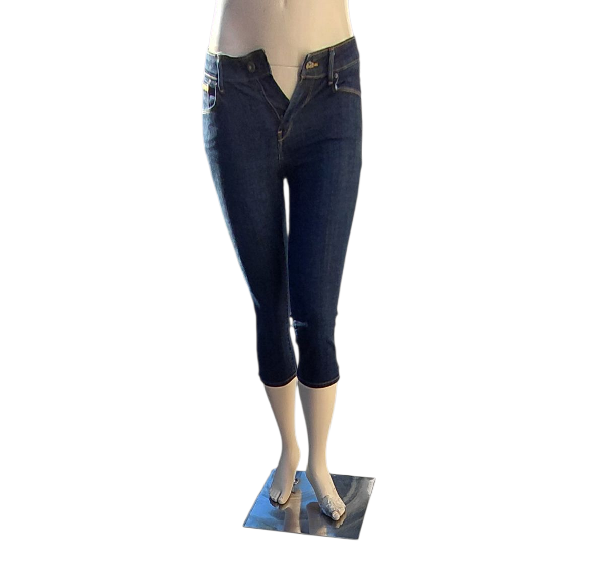 PRE-OWNED......Levi Demi Curve  Capri Jeans Size 10