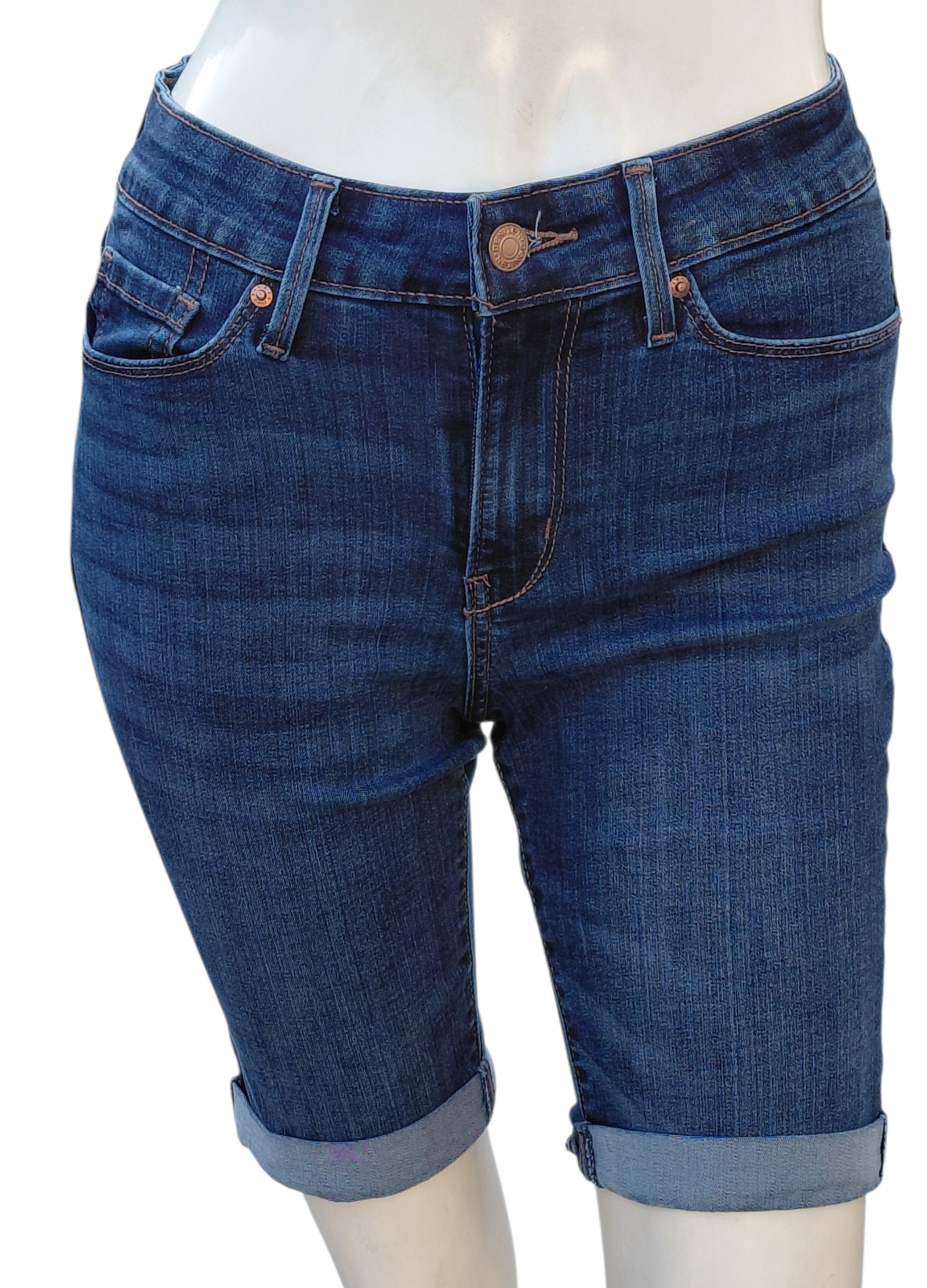 8246.....Preowned Denizen by Levi's Denim Jean Shorts Size 2 W26