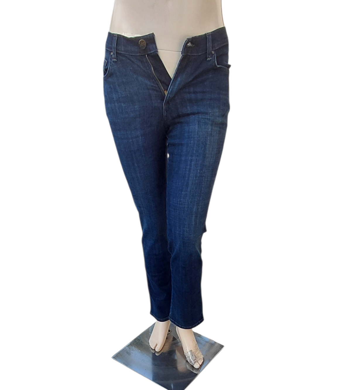 594631...Preowned Lee Relaxed Fit Straight leg Jeans Size 8 Med, W28" 29"Inseam 9"Rise