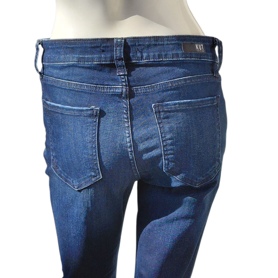 644136....Preowned Kut from the Kloth Skinny Jeans Size 6, W28" 26"Inseam  9"Rise