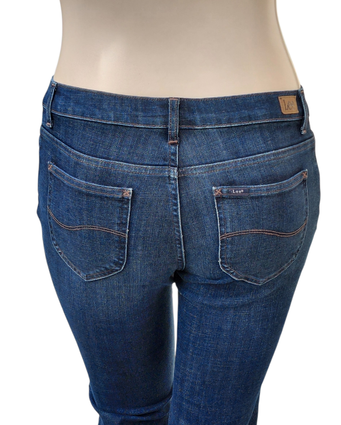 594631...Preowned Lee Relaxed Fit Straight leg Jeans Size 8 Med, W28" 29"Inseam 9"Rise