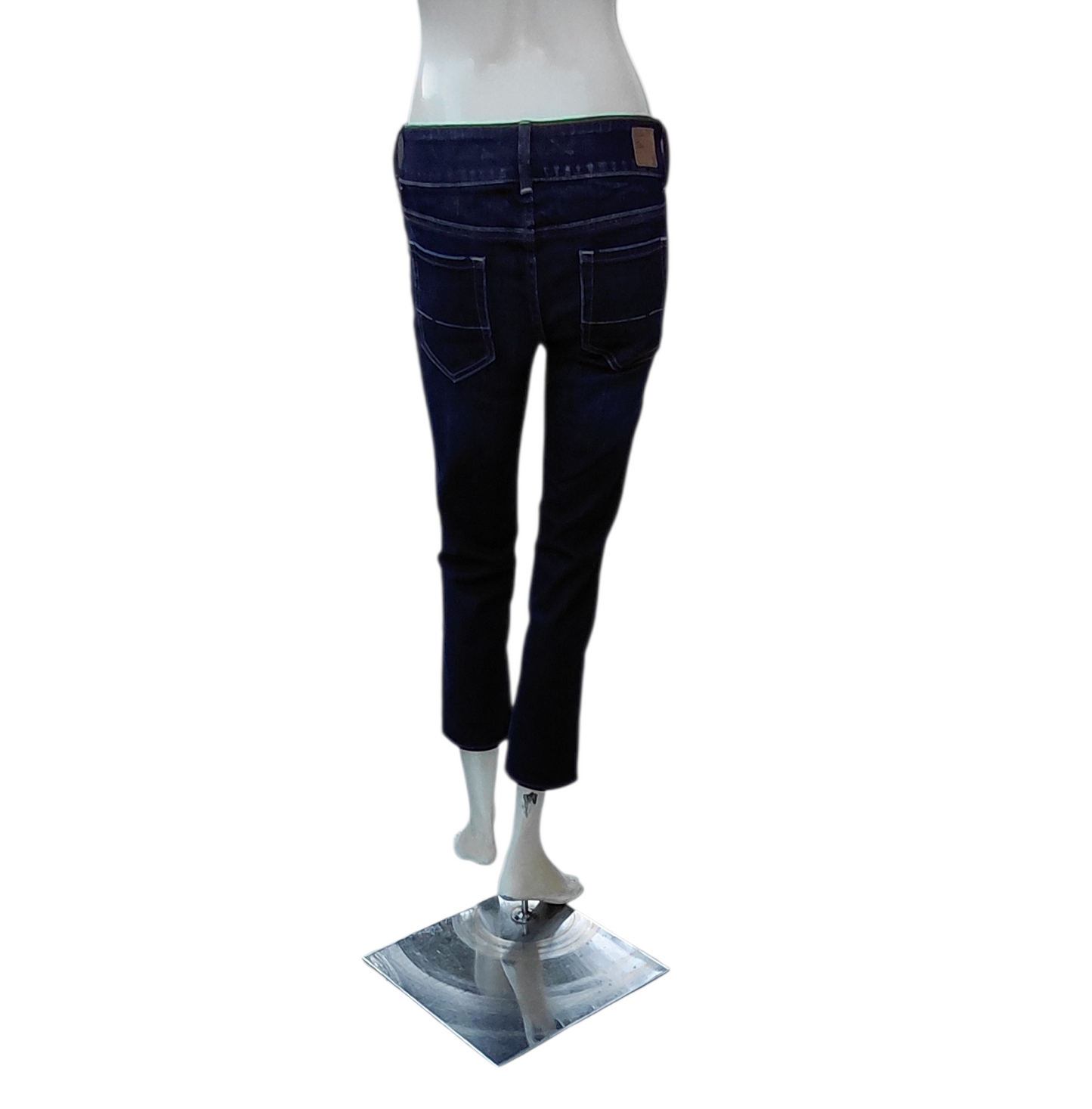 578121....American Eagle Size 4, W28", 23" Inseam 7" Rise