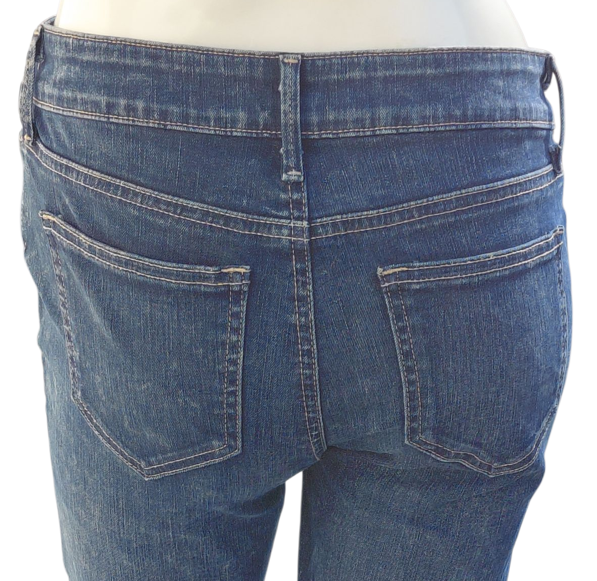 4183.....Women's Preowned by Guess Skinny Jeans Size 26, 25" Inseam 8" Rise