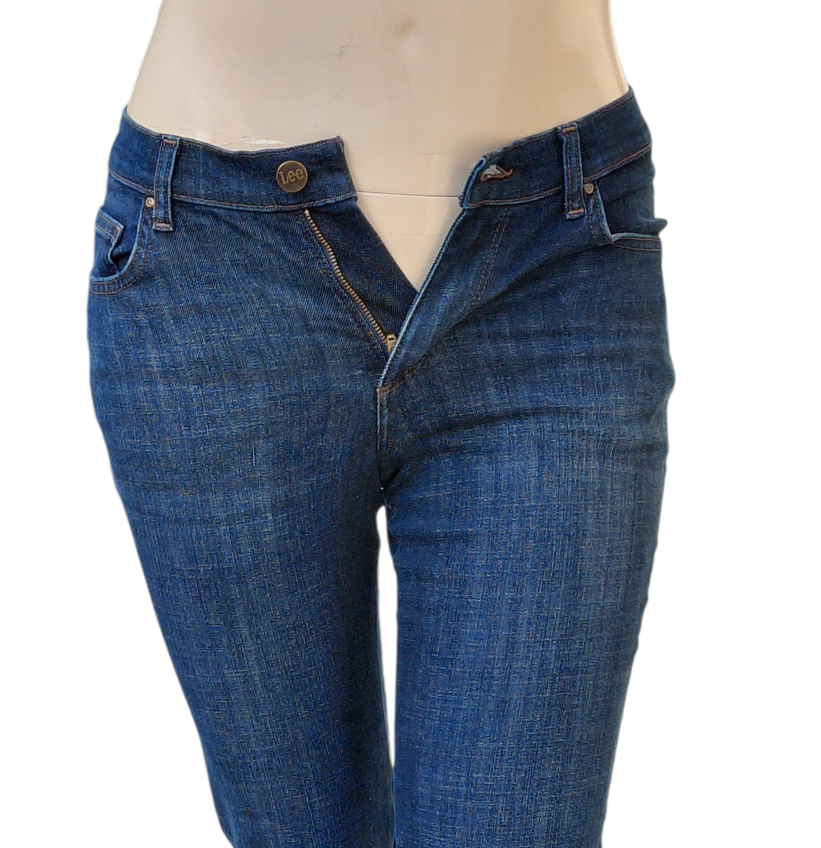 594631...Preowned Lee Relaxed Fit Straight leg Jeans Size 8 Med, W28" 29"Inseam 9"Rise