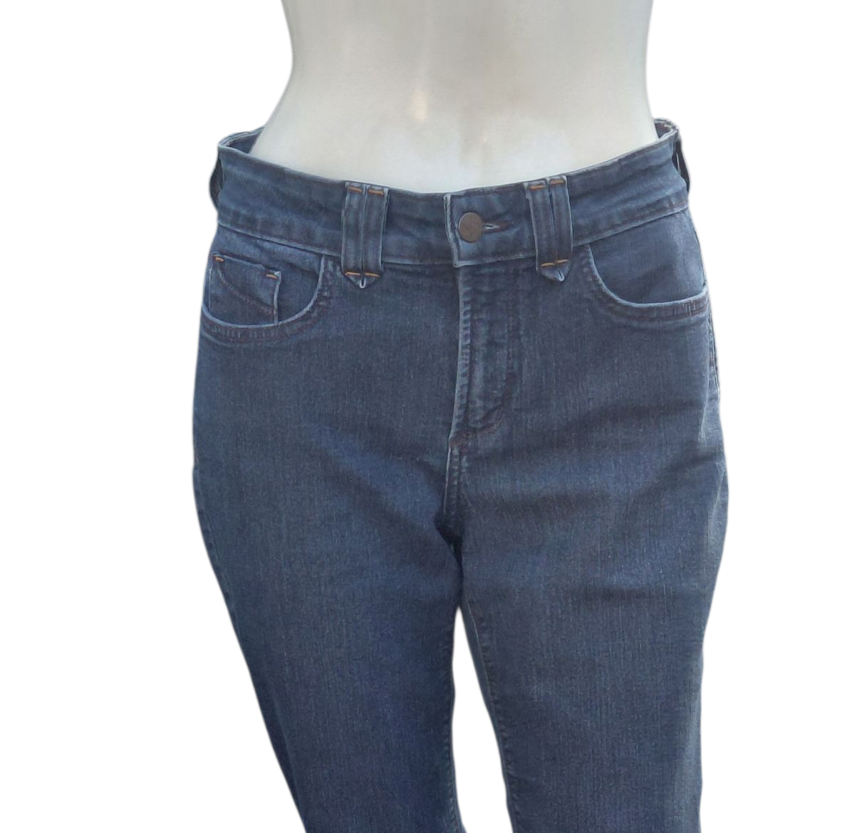 8247.....Preowned Women's NYDJ Straight Leg Jeans Size 4,  31" Inseam