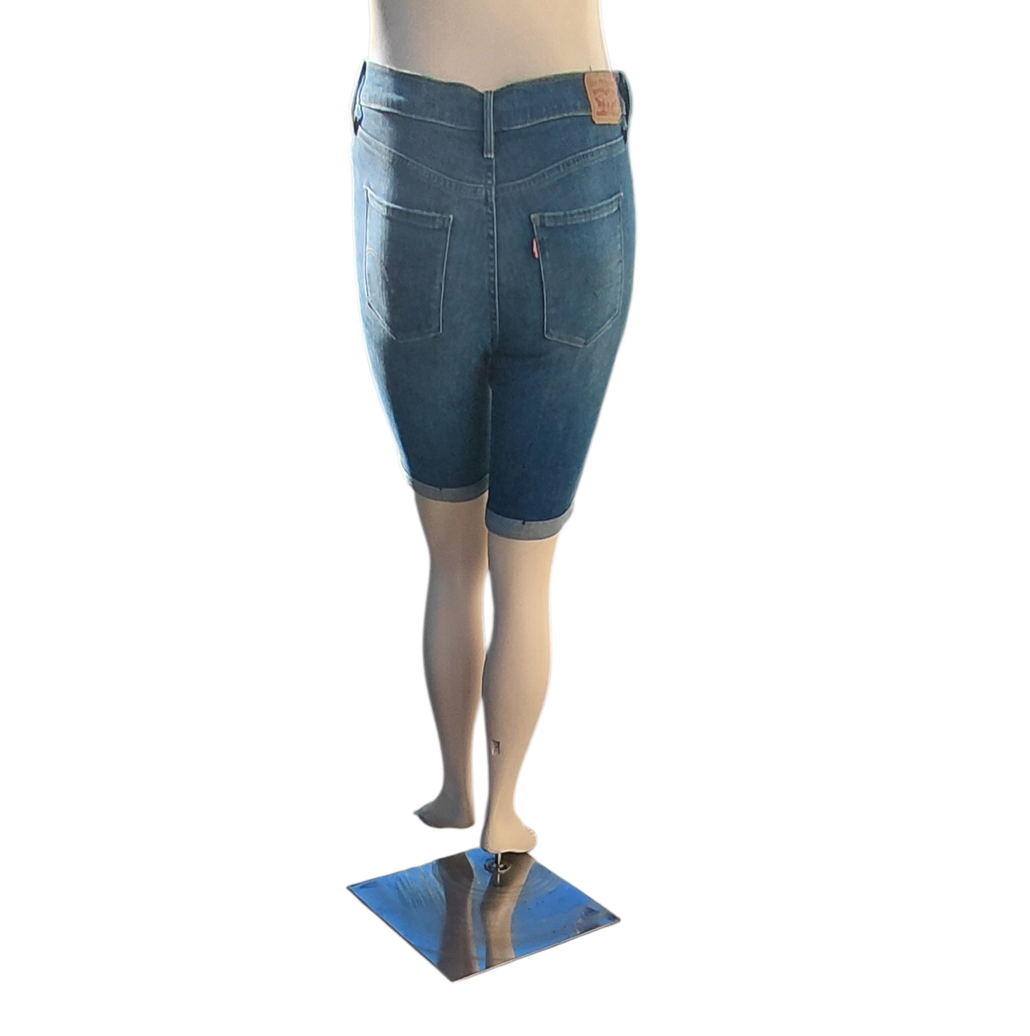 7023A....Women's Denim Levi's Shorts Size 31