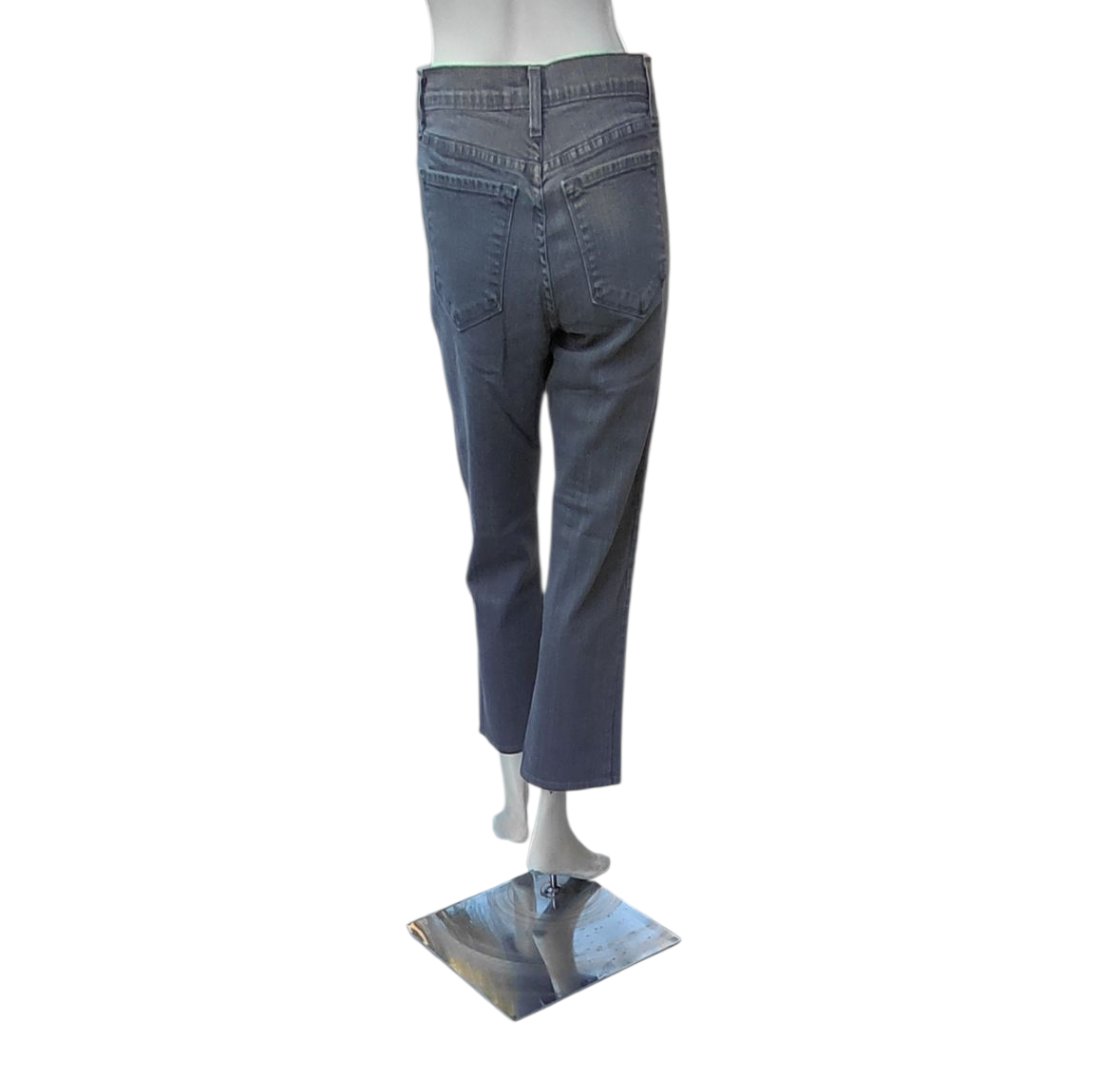 4455....Preowned Gray Ankle Crop Jeans Size 6