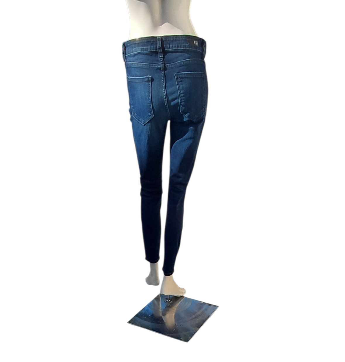 644136....Preowned Kut from the Kloth Skinny Jeans Size 6, W28" 26"Inseam  9"Rise