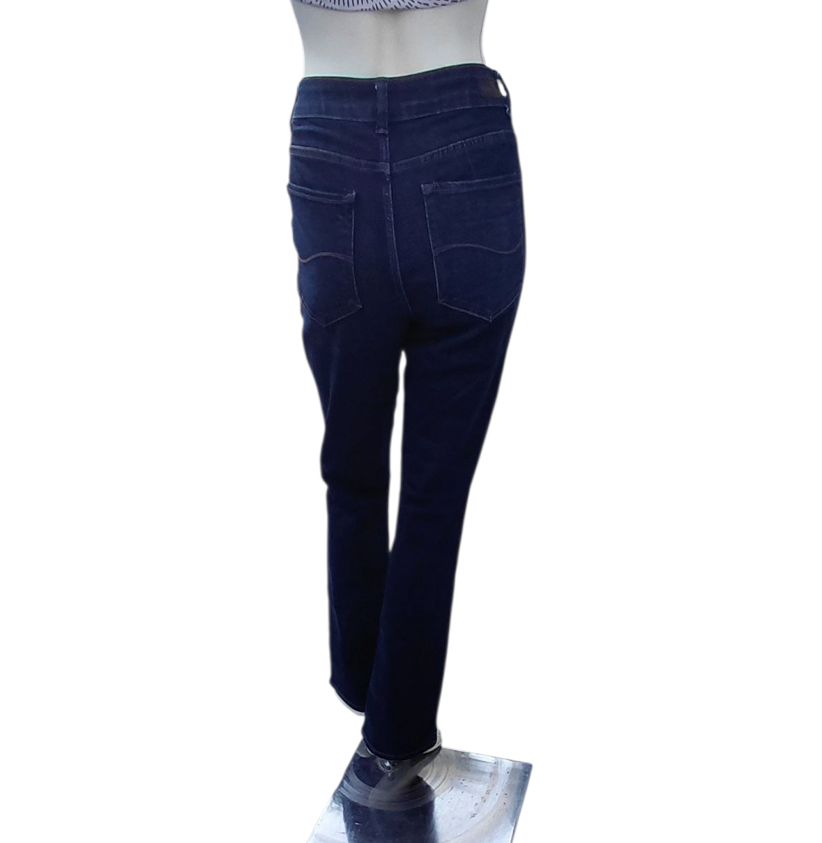 572123.....Preowned Lee Modern Series Curvy Bootcut Jeans W31", 32"Inseam 9"Rise