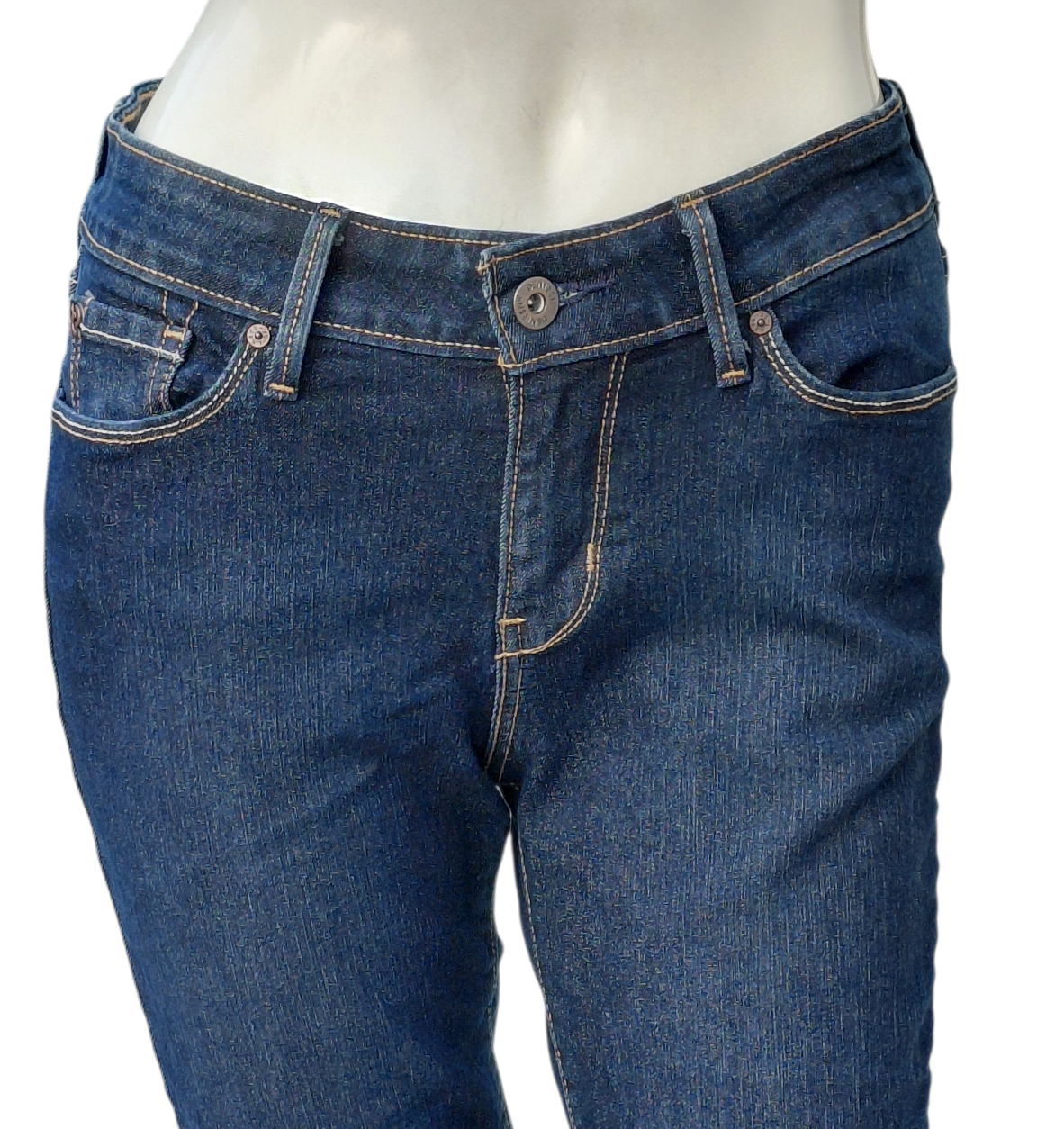 683412....Preowned Denizen by Levi's Crop Jeans Size 2