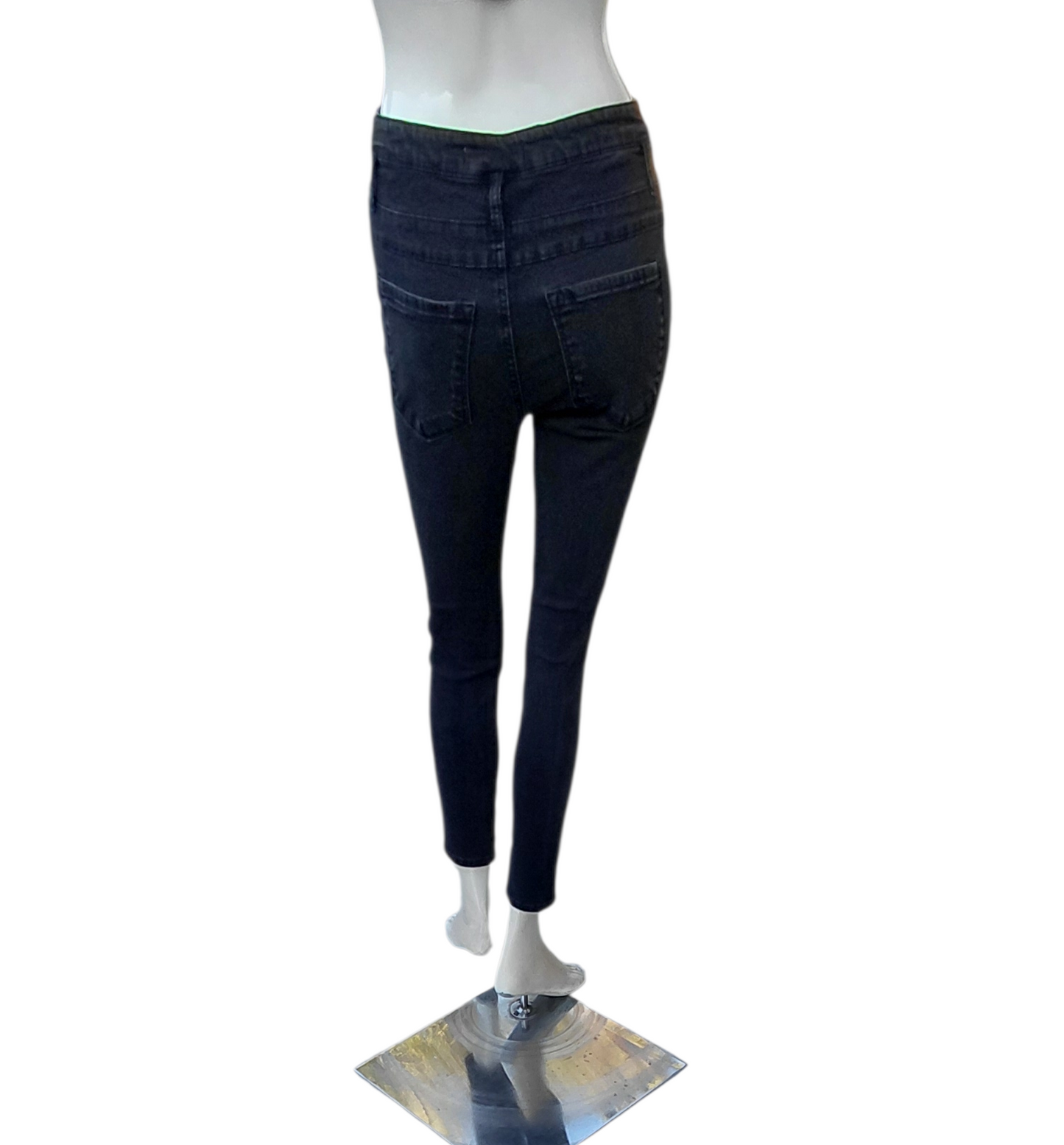 4185....Refuge Black Skinny Jeans Size 8, W26" 25"Inseam 10"Rise