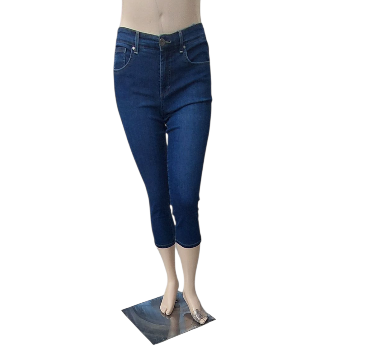 93312...Preowned Women's Bandolino Crop Jeans Size 12
