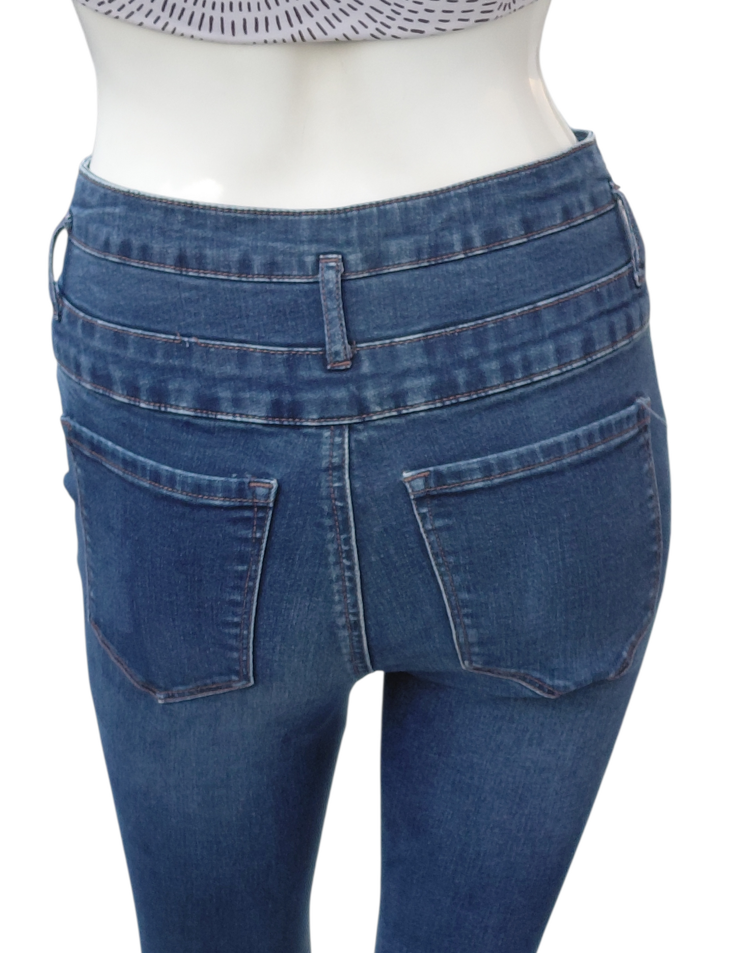 639738.....Refuge Skinny Jeans Size 4, W25" 27"Inseam 10"Rise