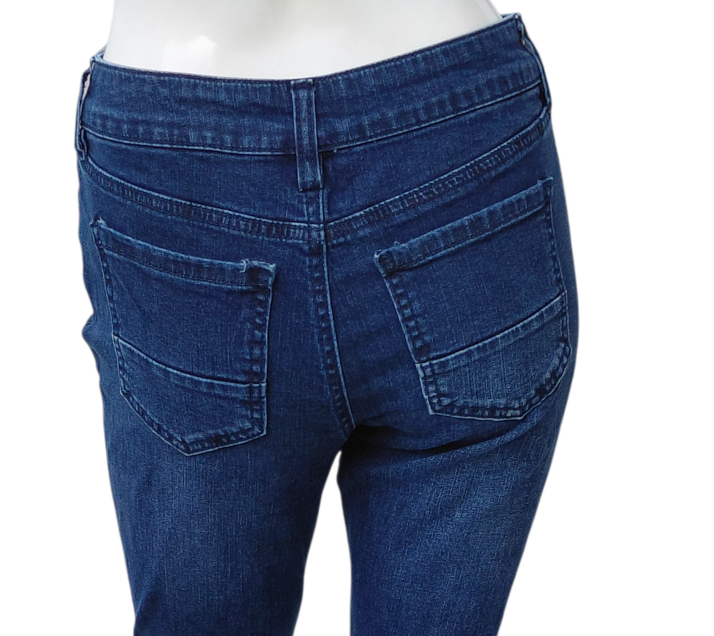 8176....Preowned Refuge Skinny Jeans Size W26"   25" Inseam, 8" Rise