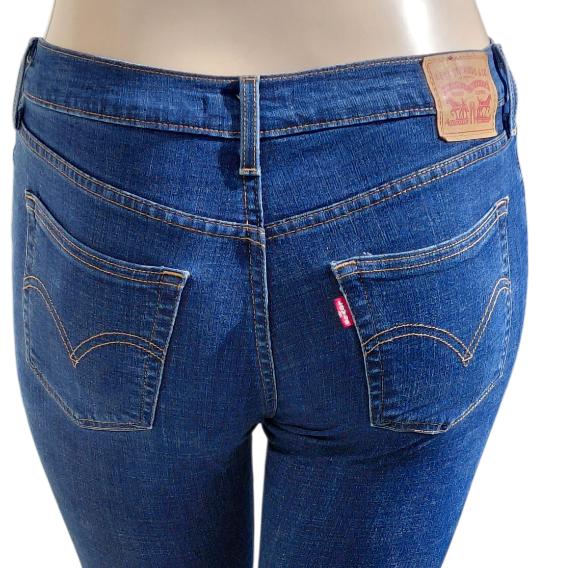 8248....Women's Preowned Levis Boyfriend Jeans Size 27