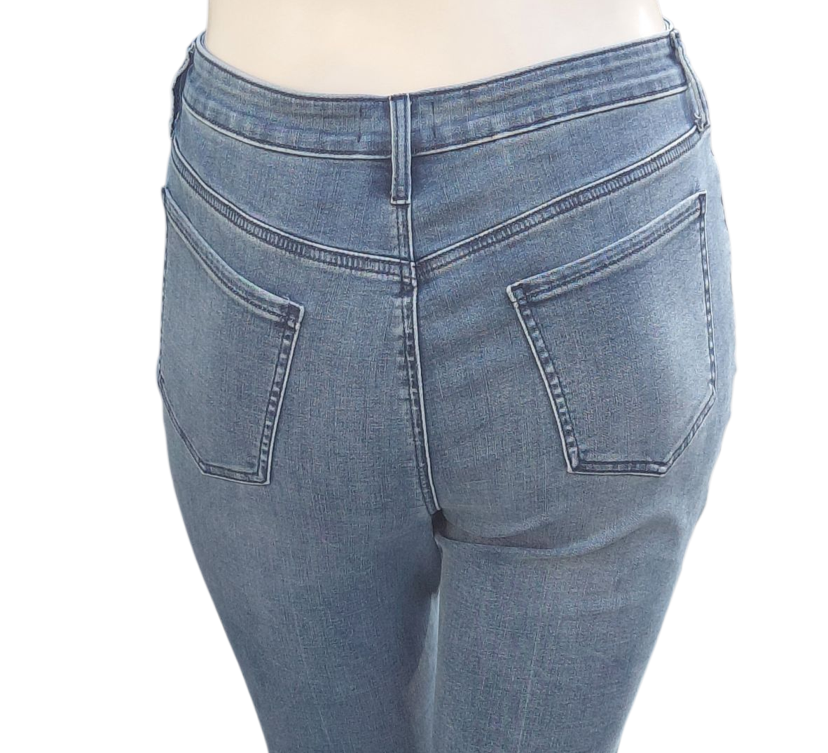 685446...Preowned Straight leg Jeans Size 12P, W30" 19 1/2"Inseam 11"Rise