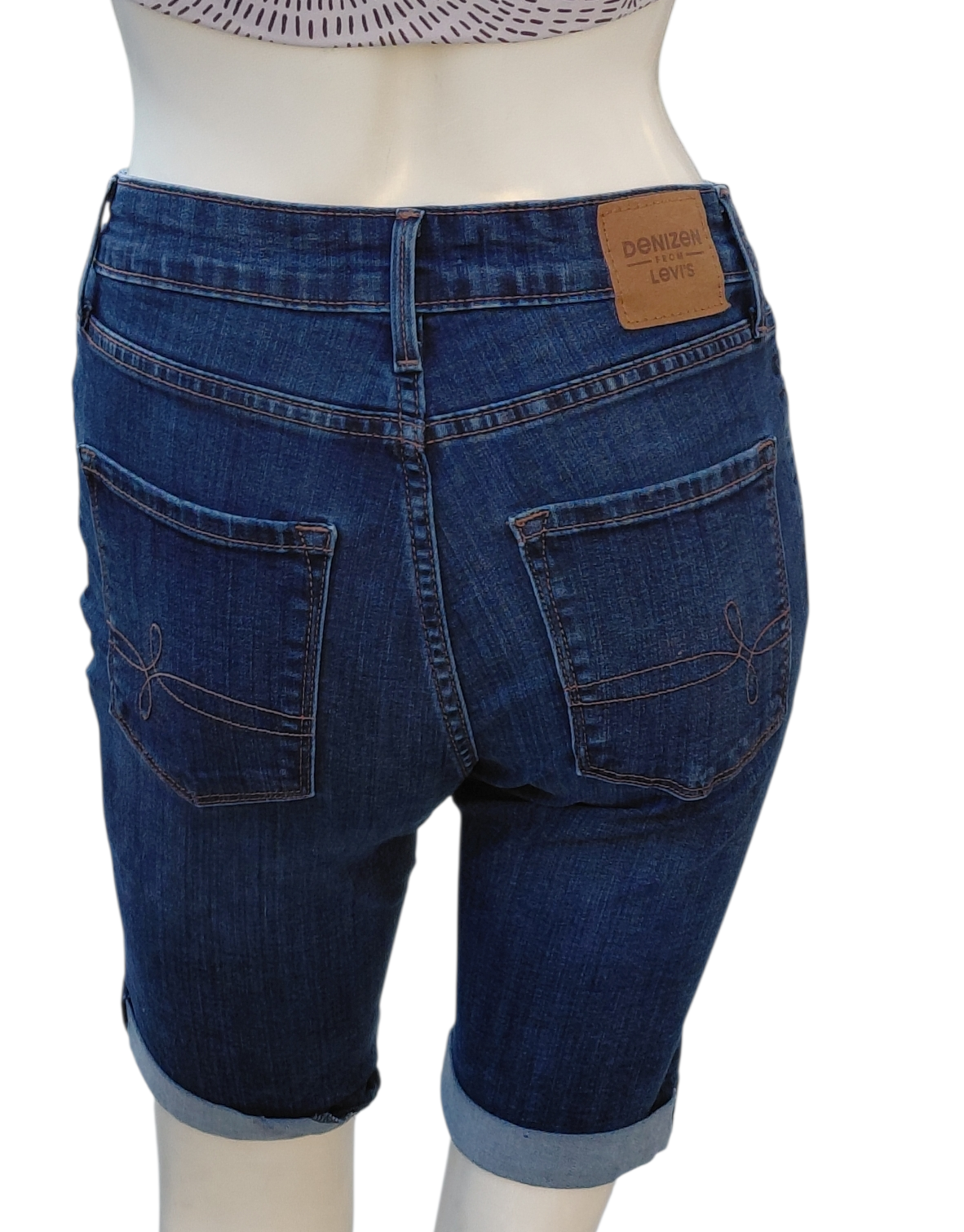 8246.....Preowned Denizen by Levi's Denim Jean Shorts Size 2 W26