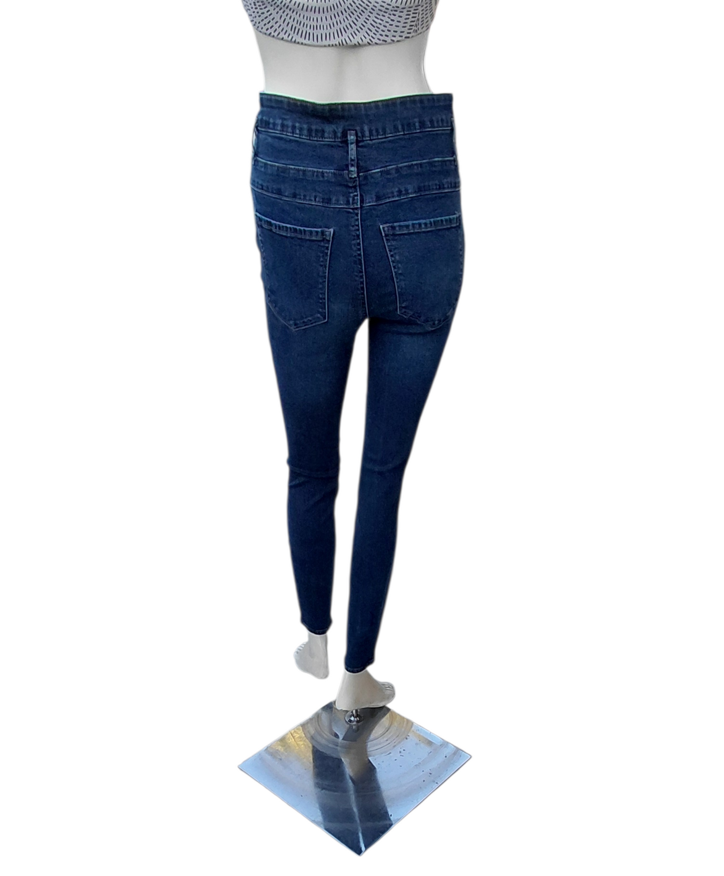 7003632....Refuge Skinny Jeans Size 4, W25" 27"Inseam  10"Rise