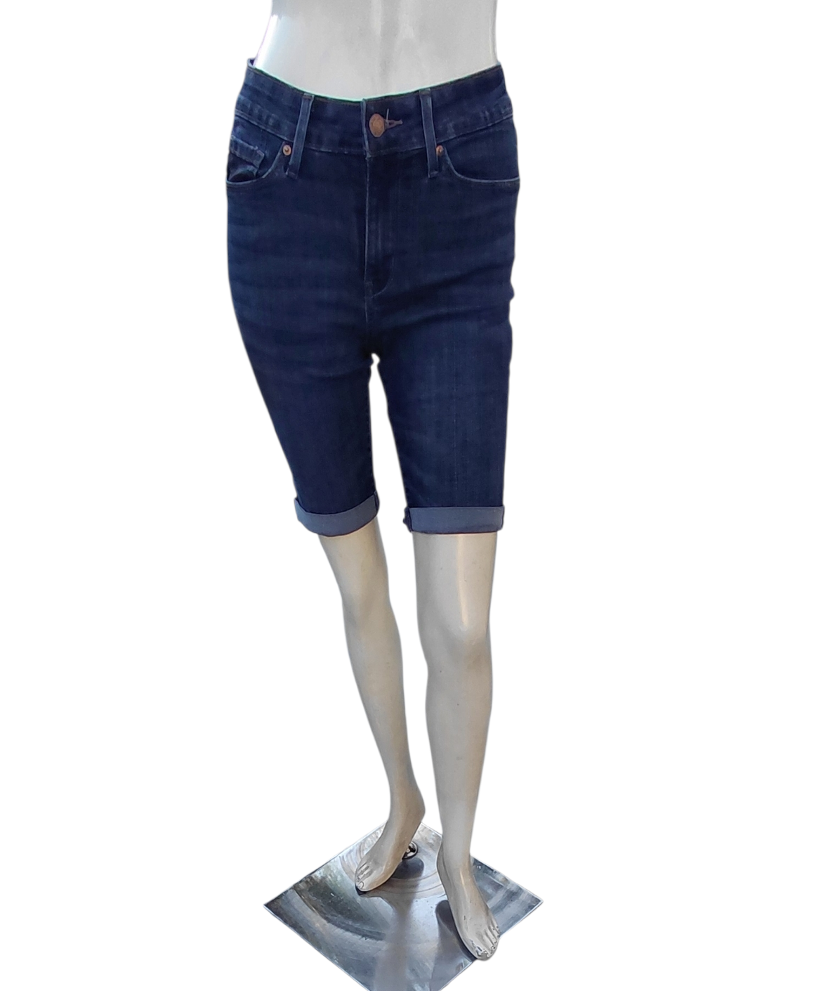 8246.....Preowned Denizen by Levi's Denim Jean Shorts Size 2 W26