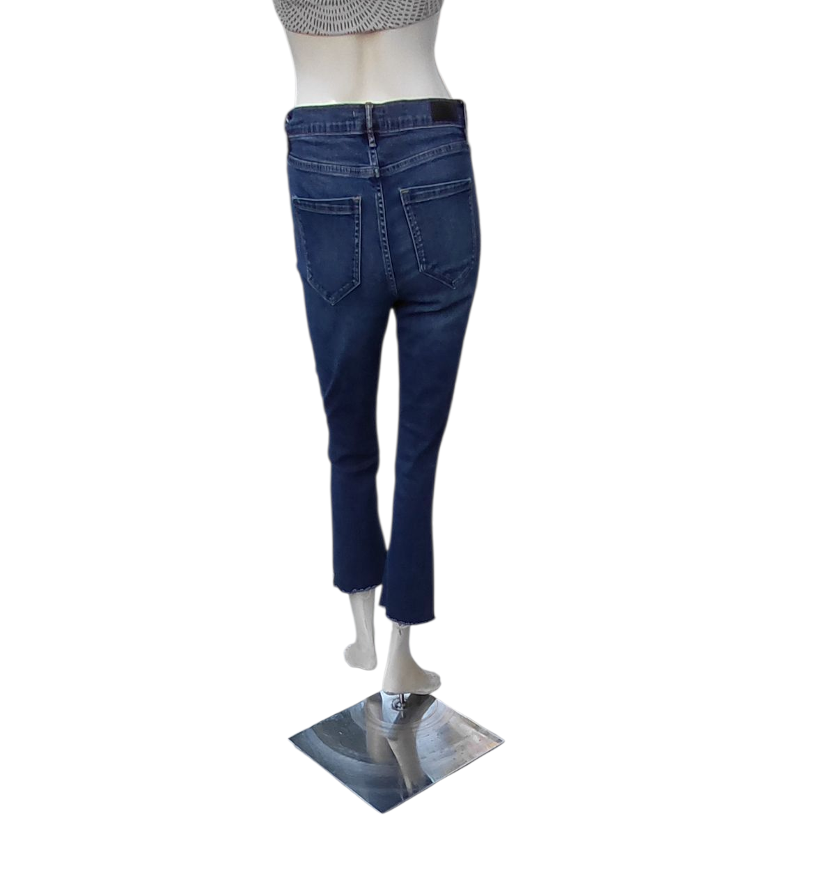 90033...Preowned Nicole Miller Ankle Crop Jeans Size 4, W26" 24"Inseam  9"Rise