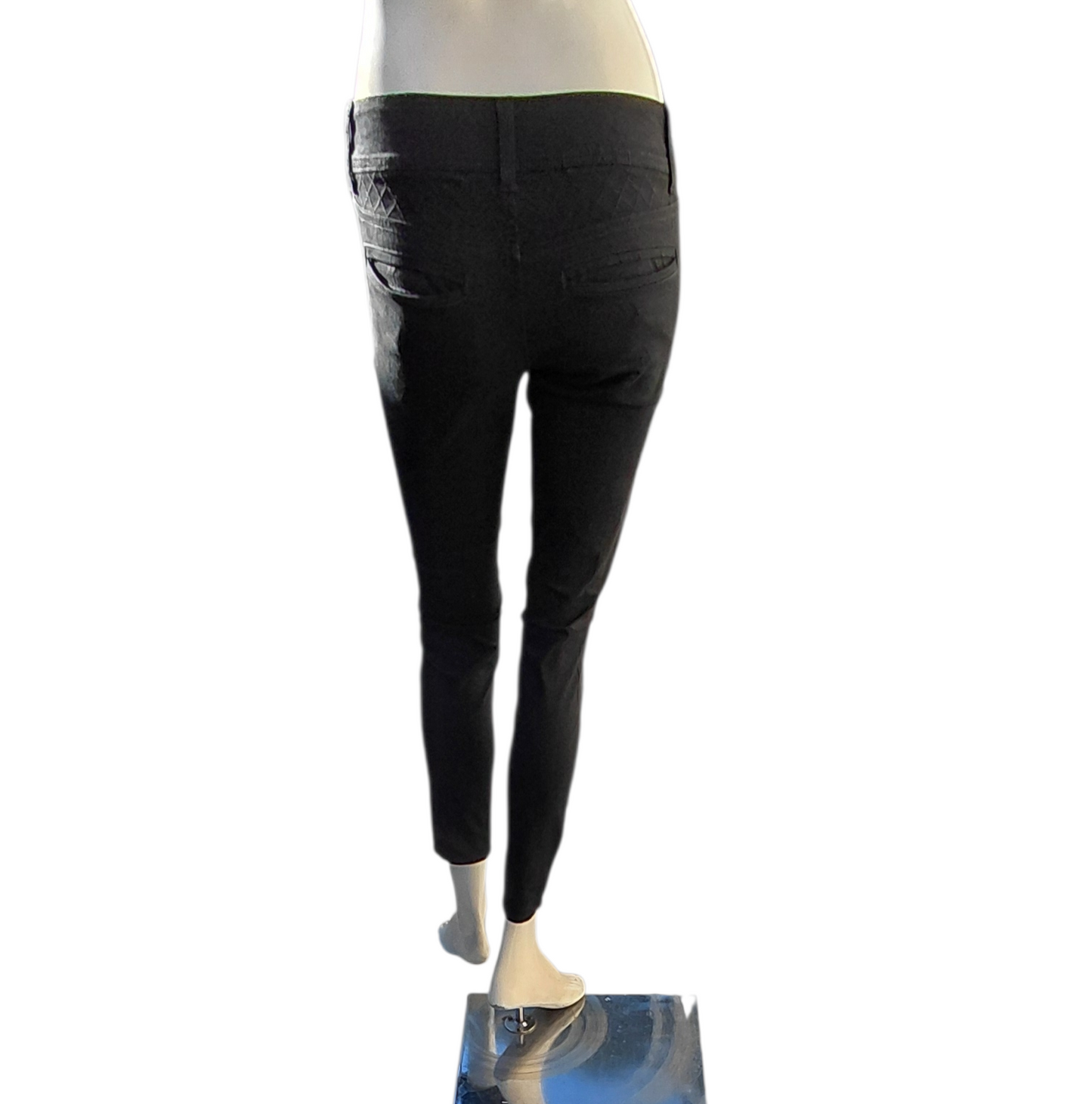 8167... American Eagle Outfitters Skinny Style Size 2, W28", 26" Inseam 7" Rise
