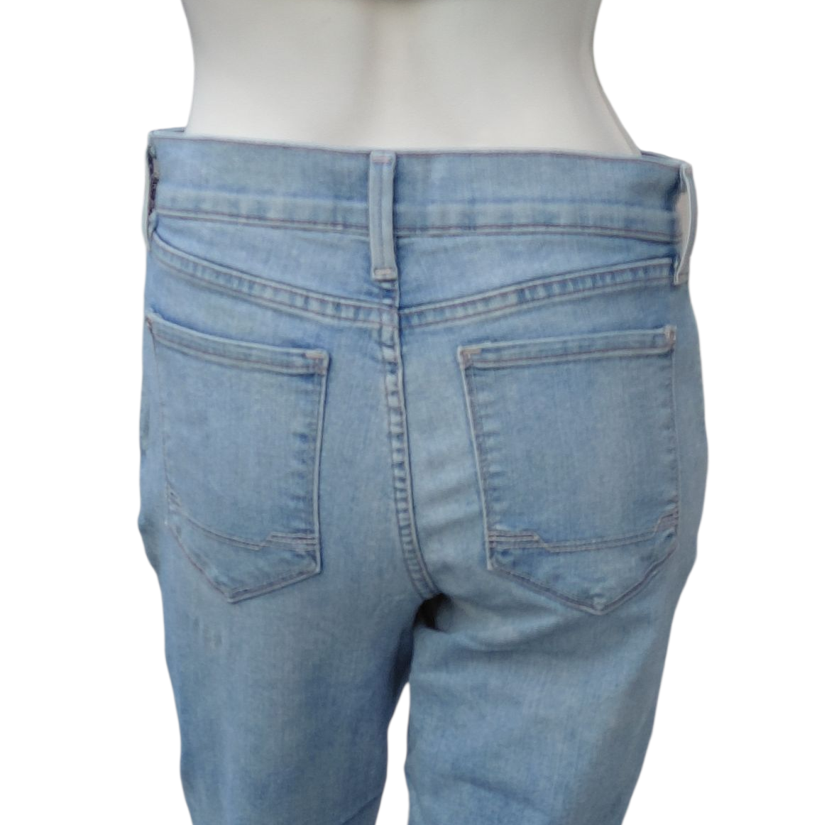 4114.....Preowned NYDJ Cuffed Cropped High Waisted Jeans Size 6