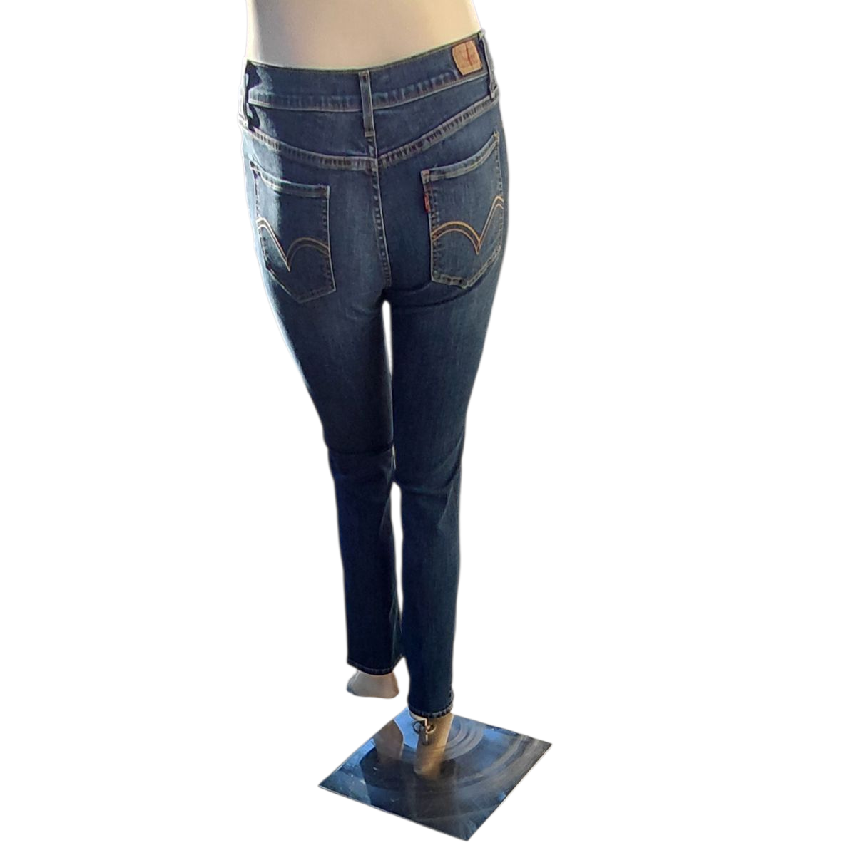 698620...Preowned Levi's too Superlow 524 Skinny Jeans Size 13M