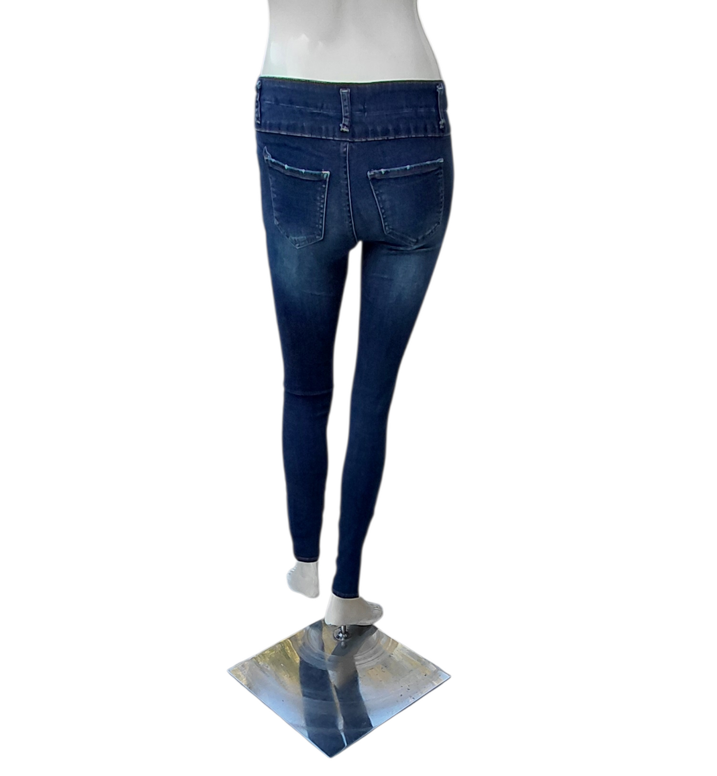616812.....Refuge Skinny Jeans Size 0, W24" 28"Inseam  7"Rise