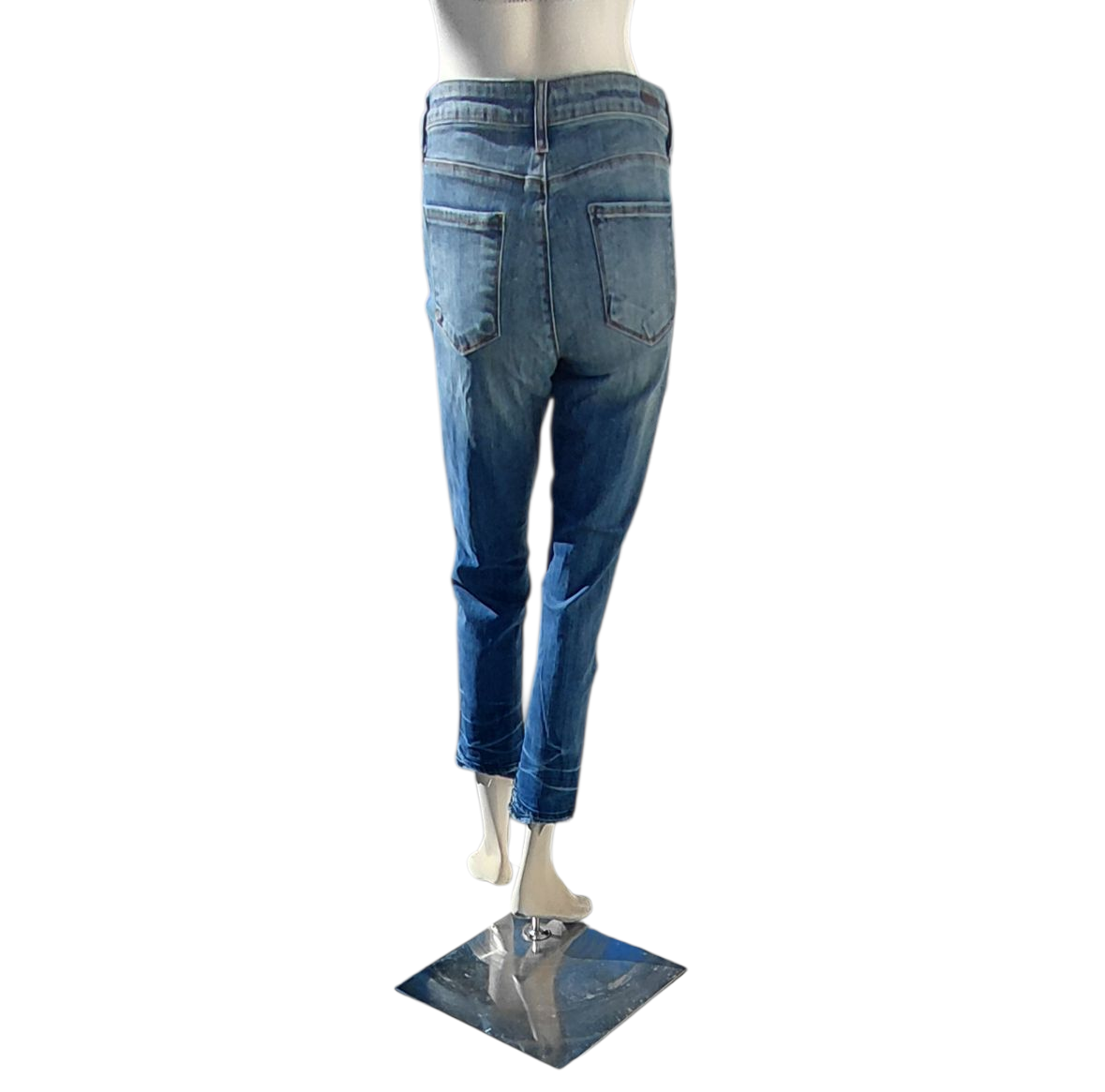 654340....Preowned Kut from the Kloth Straight leg Jeans Size 8, W30" 26"Inseam 9"Rise