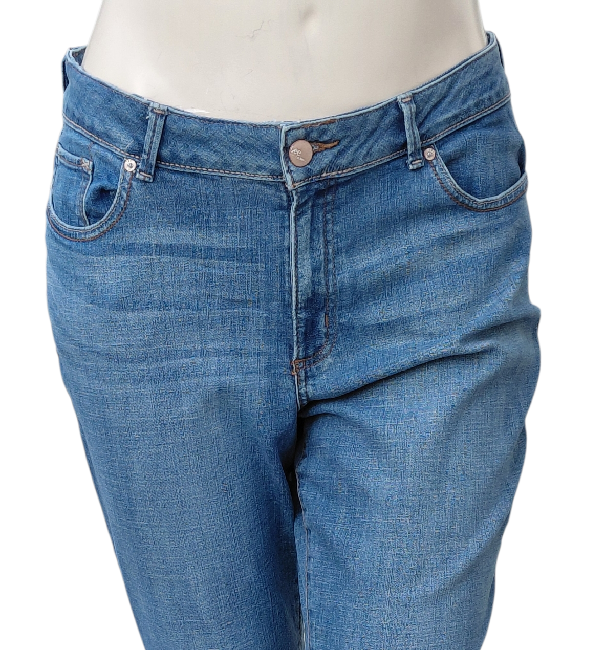 588428...Preowned Lee Modern Series Curvy Bootcut Size 18 Medium, W34" 30"Inseam 11"Rise