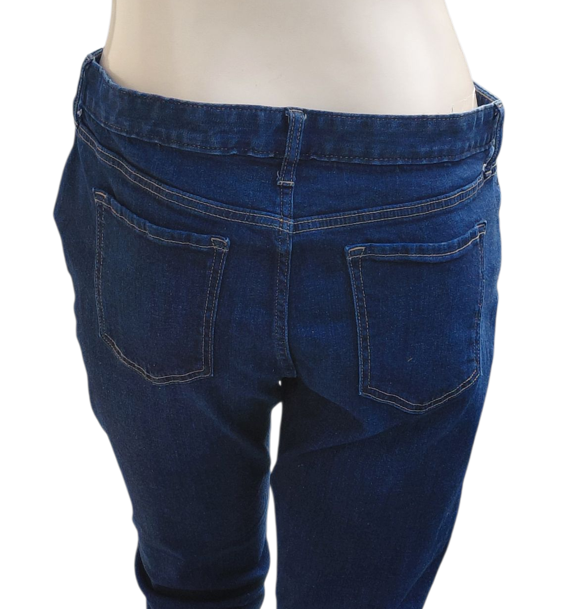 61327....Preowned Gap Real Straight Fit Jeans Size 18/34R, 9" Rise, 28" Inseam
