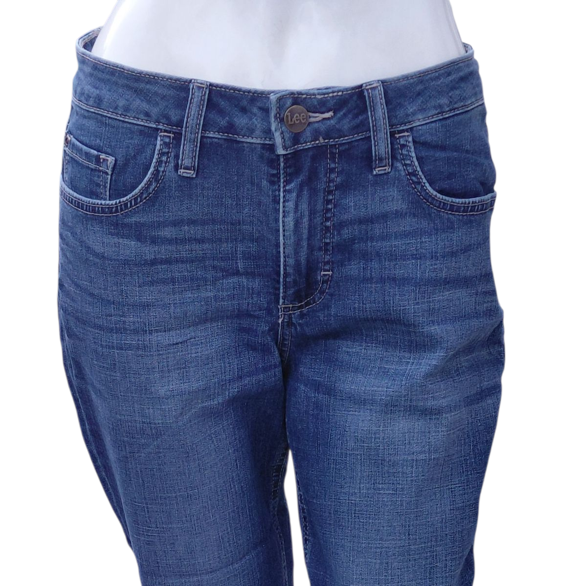 672244.....Preowned Lee Mid-Rise Capri Jeans Size 6M, W28" 22'"Inseam 9"Rise