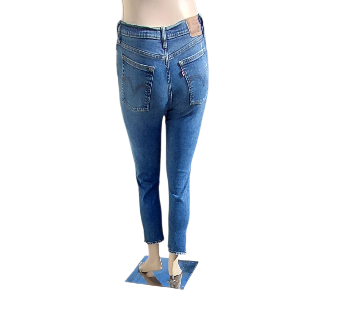 8263.....Women's Preowned Wedgie Straight Leg Jeans Size 30