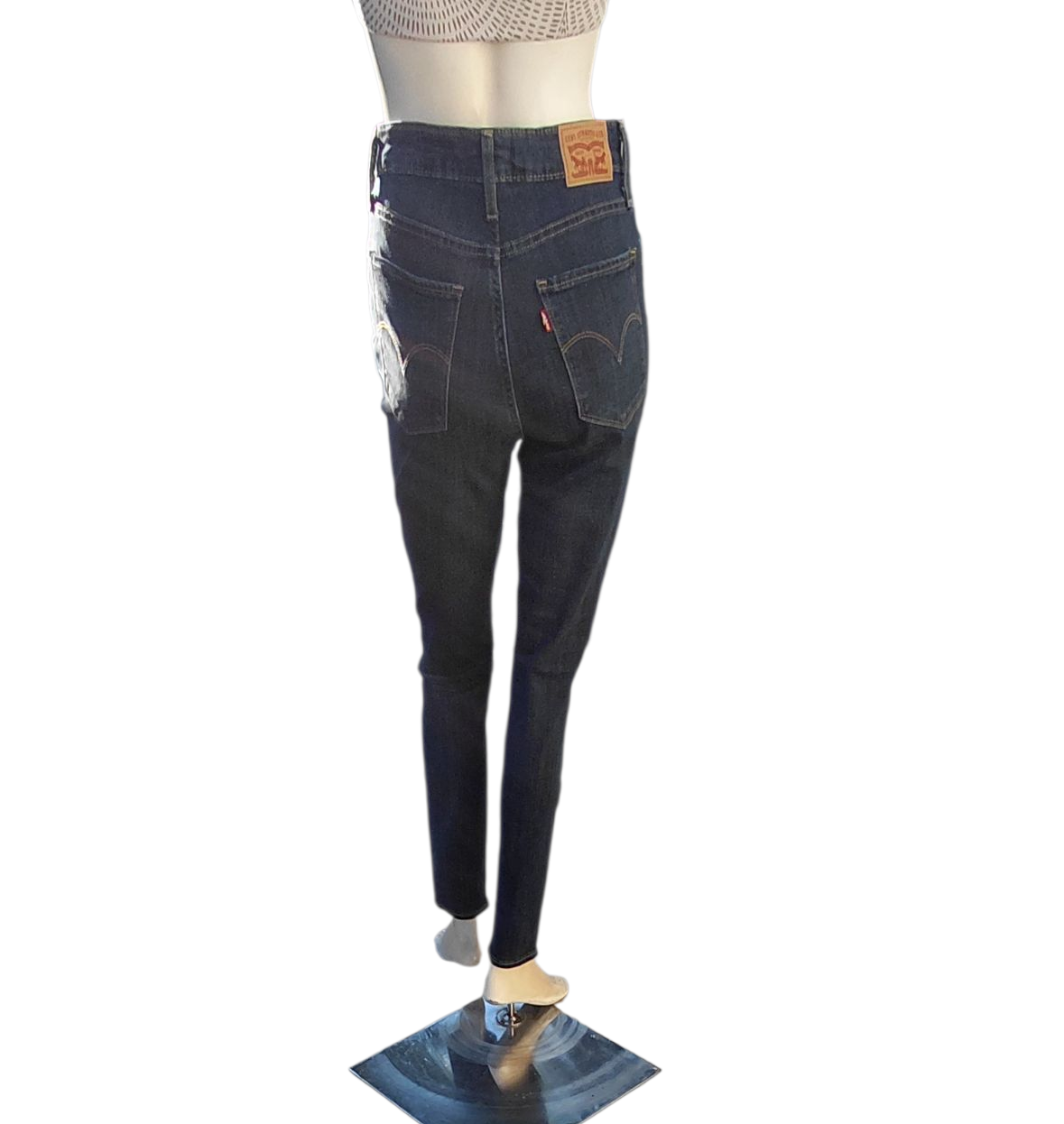 69584....Preowned Levi's 721 High Rise Skinny Jeans Size 28