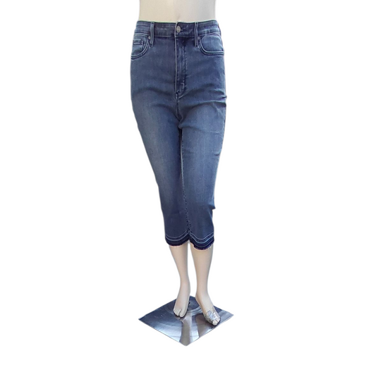 685446...Preowned Straight leg Jeans Size 12P, W30" 19 1/2"Inseam 11"Rise