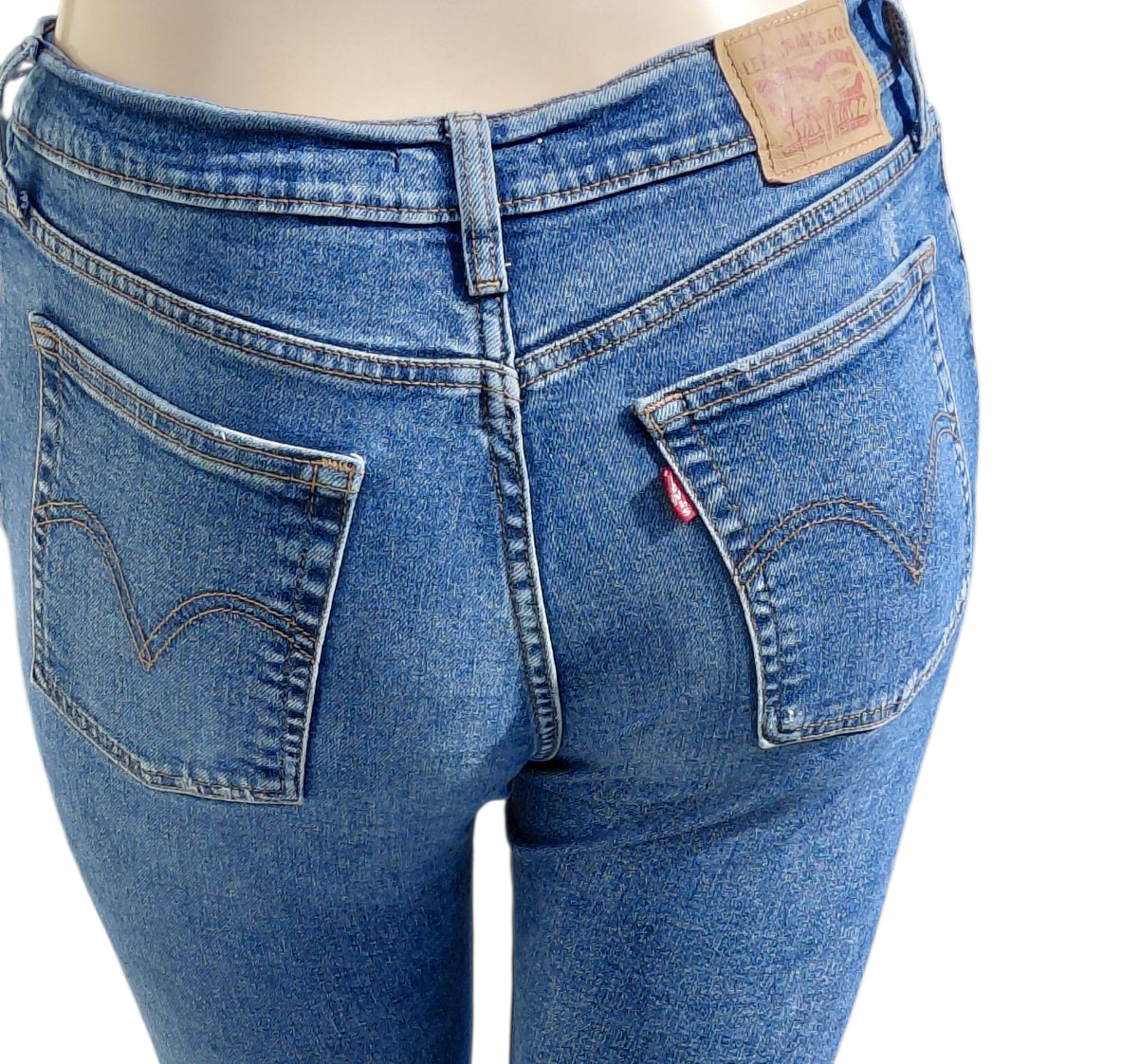 8263.....Women's Preowned Wedgie Straight Leg Jeans Size 30