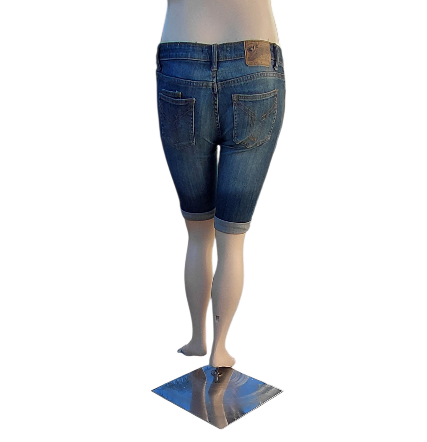 7025A....Women's Vigoss Denim Shorts Size 30