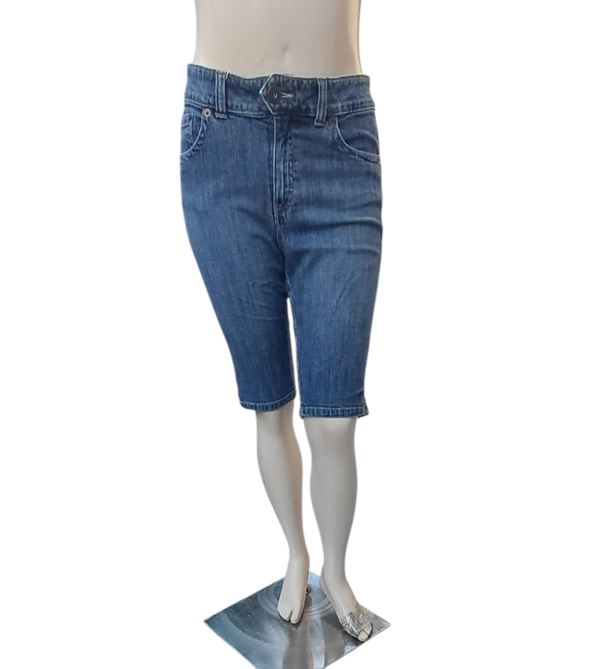591631.....Preowned One True Fit Crop Size 16M, W34" 12"Inseam  10"Rise