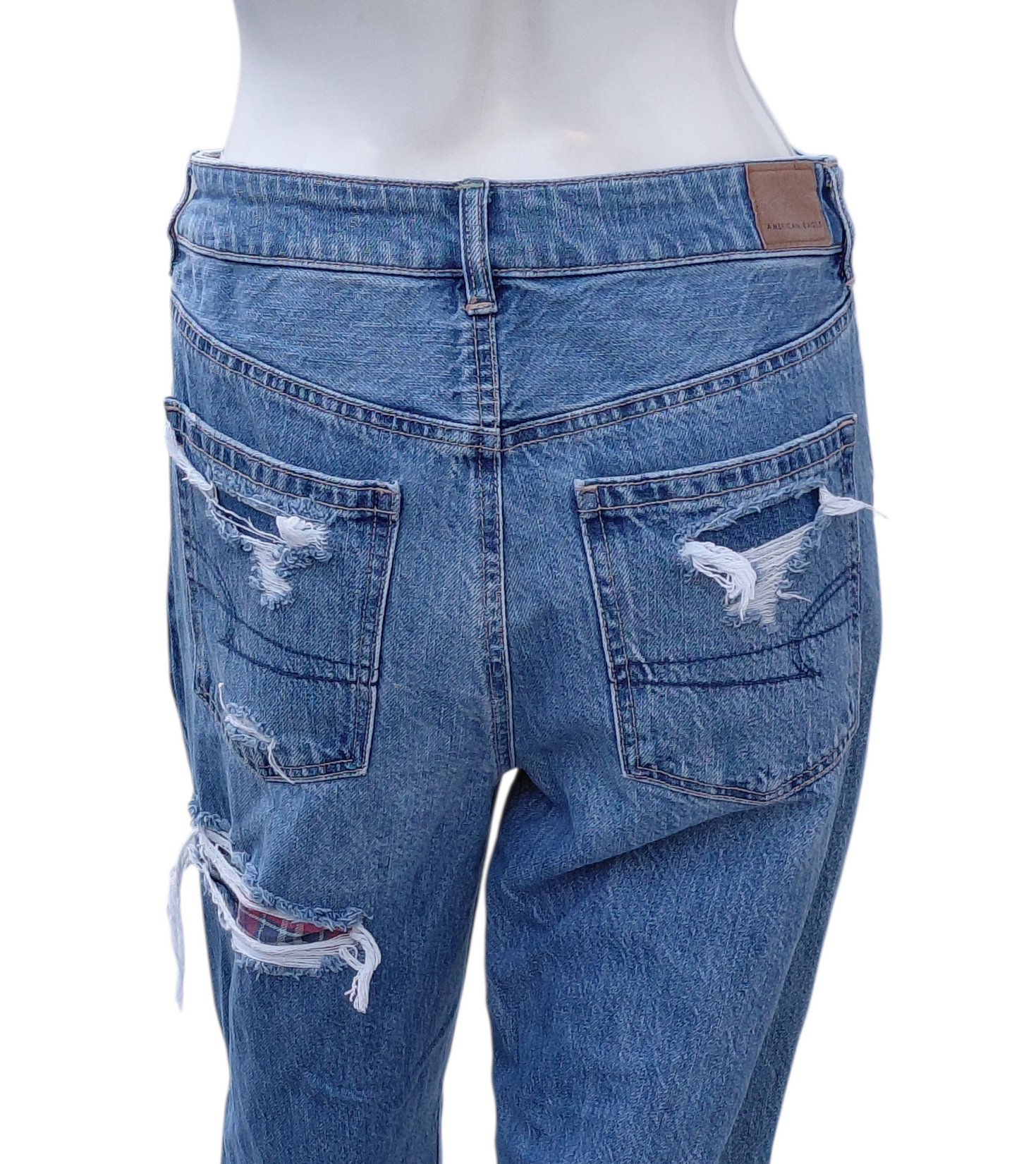 694340.....American Eagle Straight Leg Jeans 6 Short, 26"W, 24"Inseam, 10"Rise